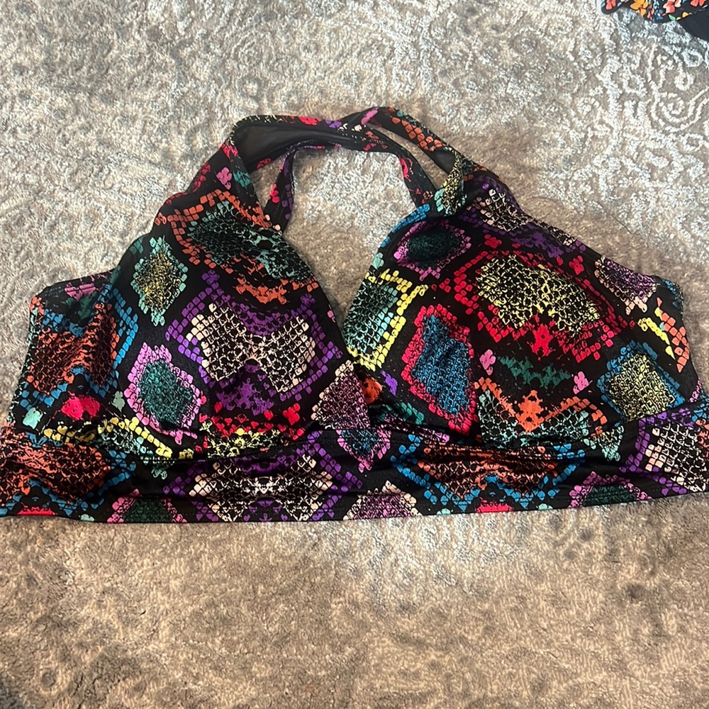 TORRID SZ 4 WIRELESS SHINE TRIANGLE BIKINI TOP